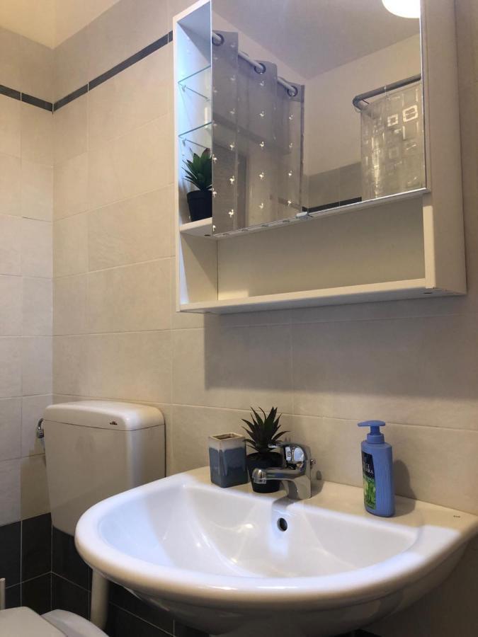 Casa Lucia Apartment เมสเตร ภายนอก รูปภาพ